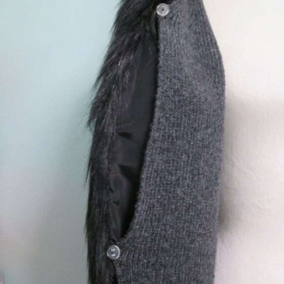 Roz & Ali Sleeveless Gray Knit Black Faux Collar Sweater Vest -Small-VGC - Picture 4 of 14